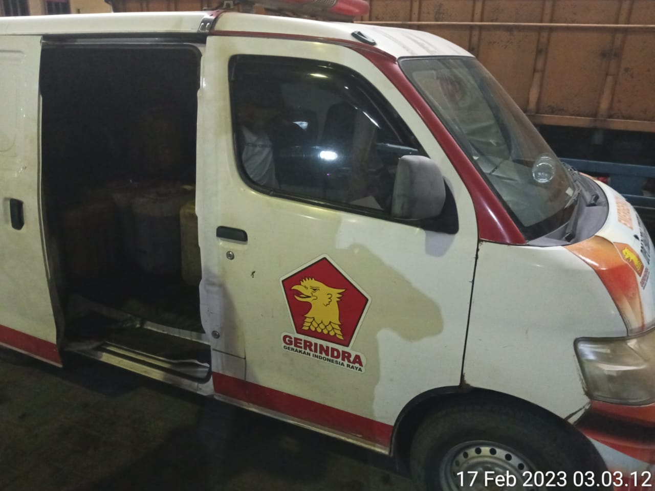 Viral Ambulan Partai Dipakai  Angkut BBM Subsidi Menggunakan Jerigen di Kabanjahe, Deempatbelas.com