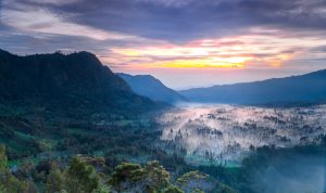 Melihat keindahan air terjun Parang Ijo di Karanganyar