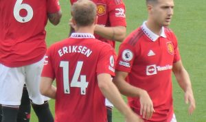 Manchester United Serius Ingin Datangkan Axel Disasi