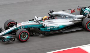 Lewis Hamilton Beri Klu Akan Bertahan Dengan Mercedes