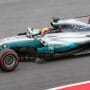 LEWIS HAMILTON BERI KLU AKAN BERTAHAN DENGAN MERCEDES