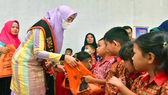 Bunda PAUD Batubara Indriasari Zahir Kunker ke TK Dharma Wanita Persatuan Limapuluh, Deempatbelas.com