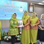 TP PKK PROVINSI SUMUT LAKUKAN SUPERVISI TERHADAP DESA PERCONTOHAN TERTIB ADMINISTRASI DI BATU BARA