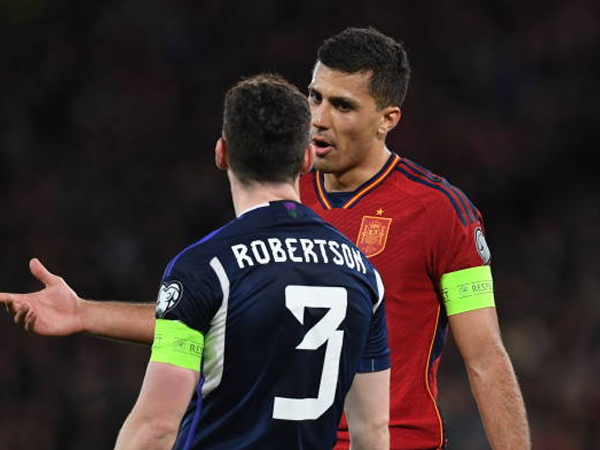 Andy Robertson Tanggapi Komentar Pedas Rodri Tentang Permainan Skotlandia, Deempatbelas.com