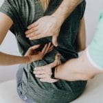 KONDISI INI BIKIN PEREMPUAN LEBIH RENTAN TERKENA SARAF KEJEPIT, BISA SEMBUH GAK YA?