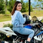 MESKI SUDAH BERHIJAB, JANIS ANEIRA TETAP TEKUNI HOBI NAIK MOTOR SPORT