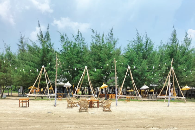 Pantai Cemara, Magnet Wisata Kabupaten Tuban, Deempatbelas.com