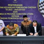 BUPATI ZAHIR DIDAMPINGI KETUA DPRD BATU BARA SAMPAIKAN LKPD TAHUN 2022 KE BPK RI