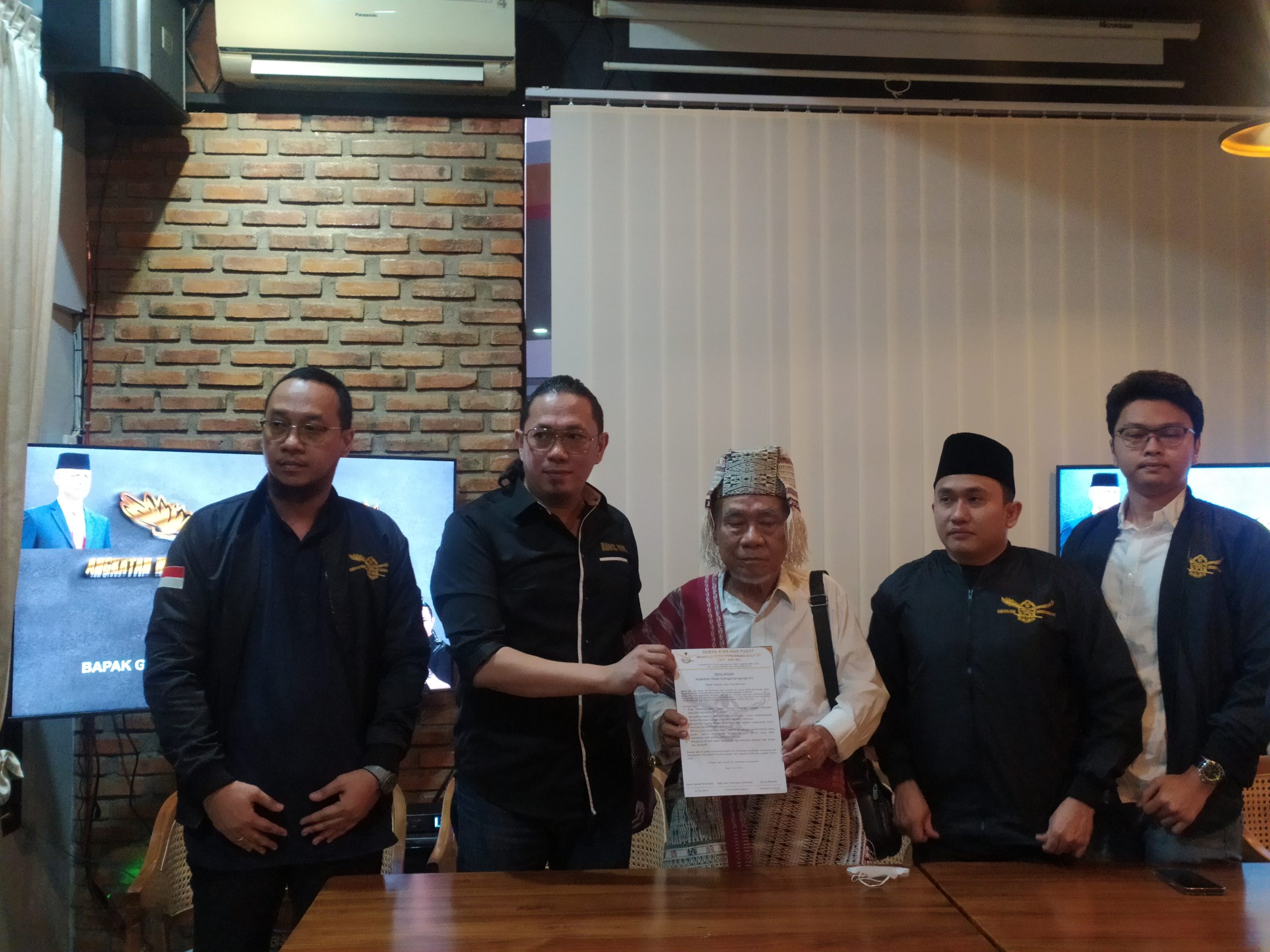 Keluarga Pahlawan Nasional Sisingamangaraja XII Dukung Ganjar Pranowo di Pilpres, Deempatbelas.com