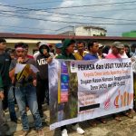 AKSI UNJUK RASA PULUHAN MASYARAKAT MENDESAK KEJARI PADANG SIDEMPUAN MENGUSUT DUGAAN KORUPSI PEMBANGUNAN DISEJUMLAH DESA