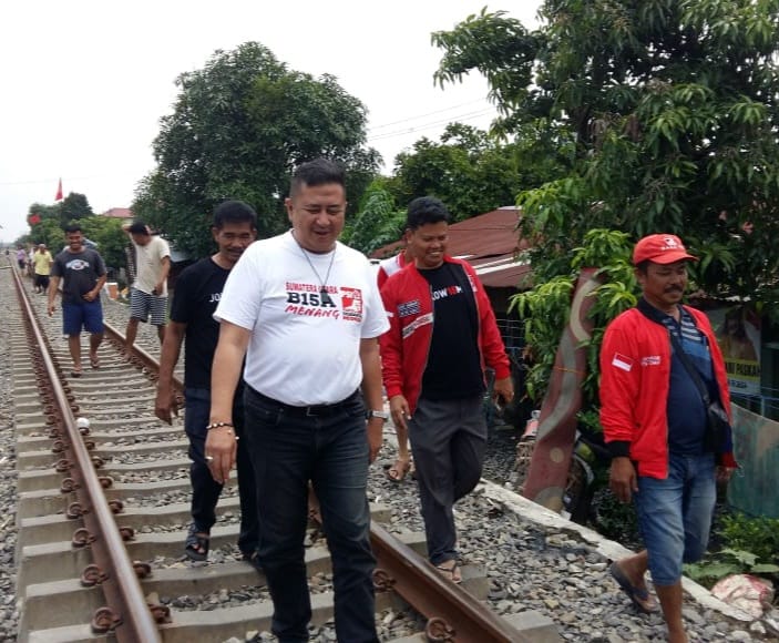 Ketua DPW PSI SUMUT Dan Bacaleg PSI Dapil 1 Kota Medan Bantu Korban Banjir Di Helvetia, Deempatbelas.com