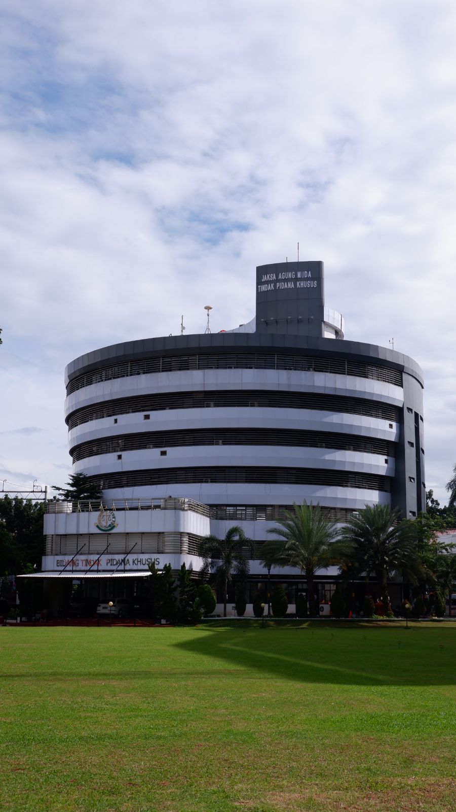 IMG-20231023-WA0044 Kejaksaan Agung Memeriksa 2 Saksi Terkait Perkara Impor Gula, Deempatbelas.com