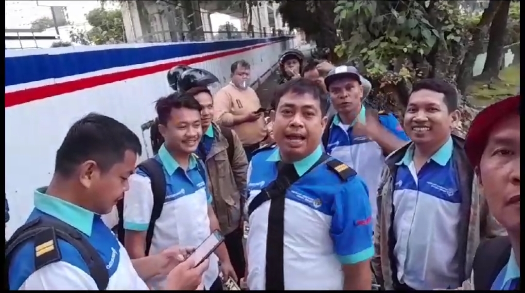 Dua Bulan Tak Gajian, Supir Trans Metro Deli Mogok Kerja, Deempatbelas.com