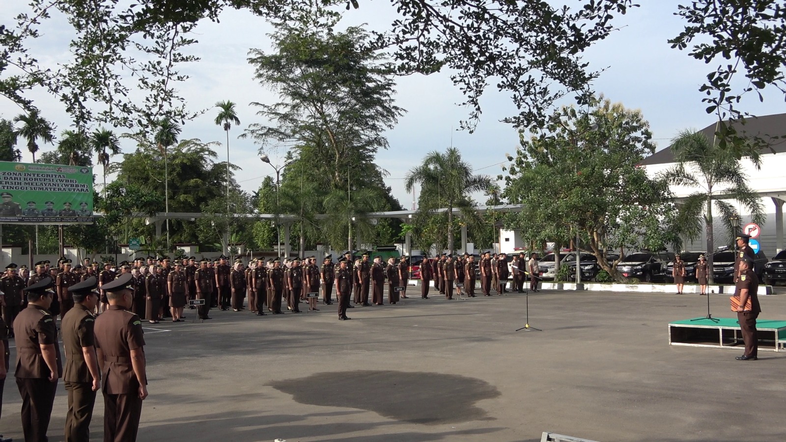 Upacara Hari Pahlawan di Kejati Sumut, Semangat Pahlawan Untuk Masa Depan Bangsa, Deempatbelas.com