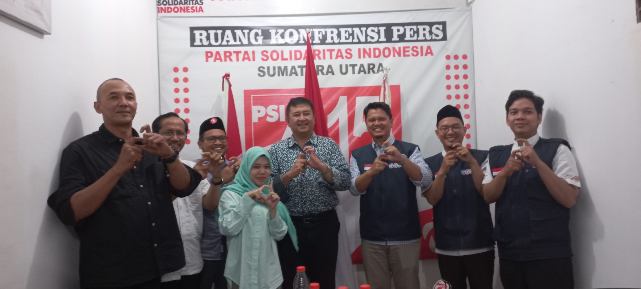 Inisiator Gerakan Gadget Sehat Indonesia, Prof Ridha Dharmajaya Kunjungi Kantor PSI Sumut, Deempatbelas.com