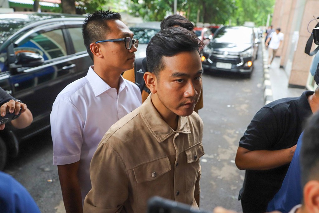 Gibran Penuhi Panggilan Bawaslu Jakarta Pusat 4 Gibran Penuhi Panggilan Bawaslu Jakarta Pusat 4