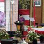MENGENAKAN PAKAIAN KHAS JAMBI, KAJAGUNG ST BURHANUDDIN HADIRI RAPAT PARIPURNA DPRD HUT KE-67 PROVINSI JAMBI
