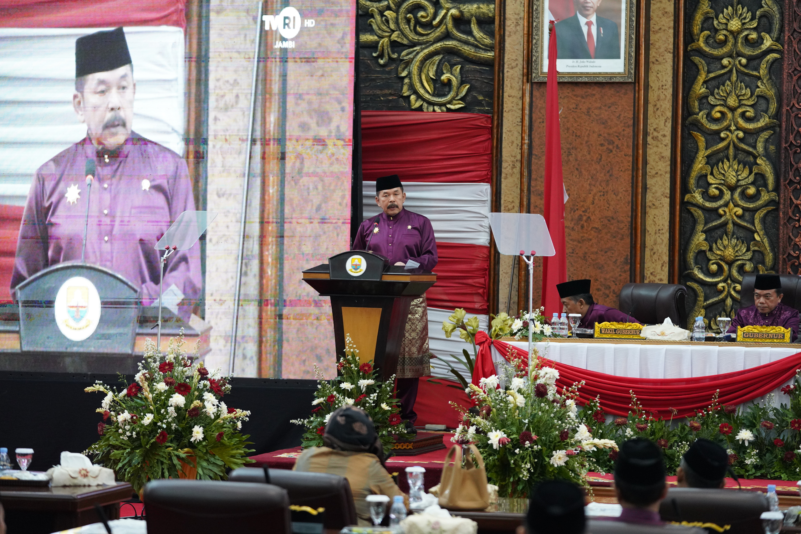 Mengenakan Pakaian Khas Jambi, Kajagung ST Burhanuddin Hadiri Rapat Paripurna DPRD HUT ke-67 Provinsi Jambi, Deempatbelas.com