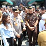 KAJATI SUMUT BERSAMA UNSUR FORKOPIMDA DAMPINGGI MENTERI PERTANIAN KUNJUNGAN KERJA DI MEDAN