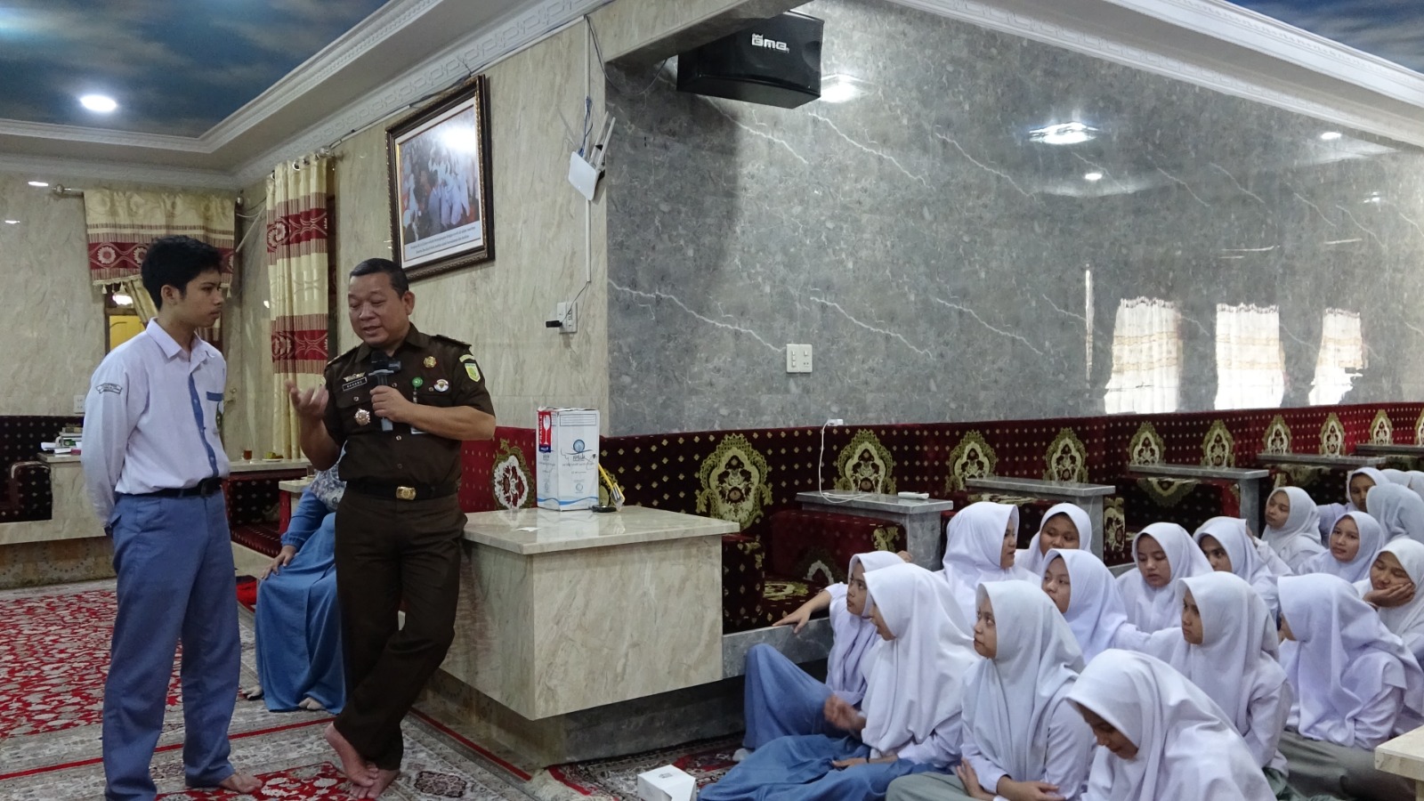 Jaksa Masuk Pesantren Ajak Santi dan Santriwati Jauhi Narkoba, Radikalisme dan Terorisme, Deempatbelas.com