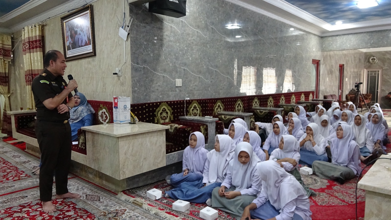 Jaksa Masuk Pesantren Ajak Santi dan Santriwati Jauhi Narkoba, Radikalisme dan Terorisme, Deempatbelas.com