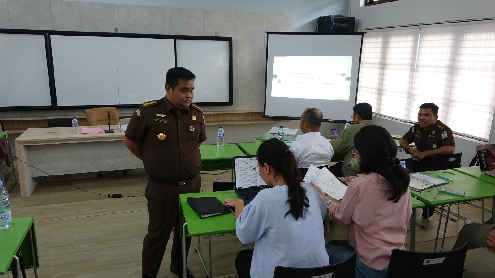 IMG-20240221-WA0013 Jadi Dosen Tamu, Aspidsus Dr. Iwan Ginting Paparkan Pasal Tindak Pidana Korupsi Dalam KUHP Baru, Deempatbelas.com