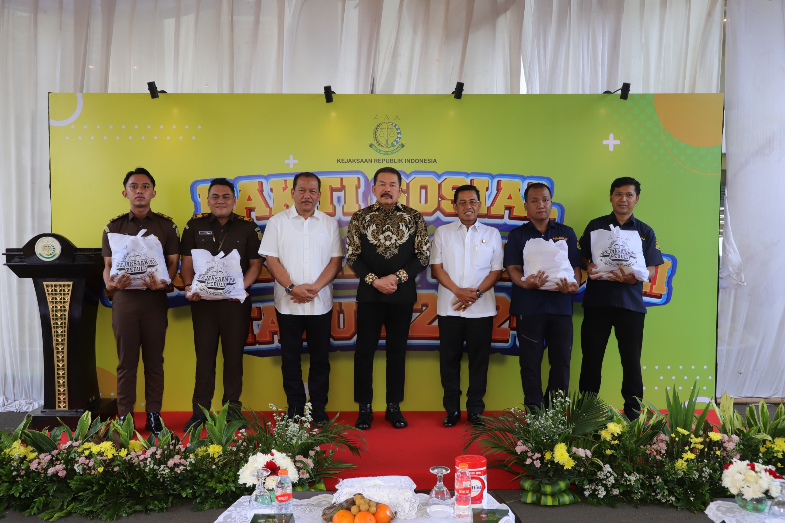 Jaksa Peduli, Salurkan 5600 Paket Sembako Bagi Masyarakat Umum dan Pegawai Kejaksaan Agung, Deempatbelas.com