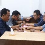 KEJARI MEDAN TERIMA PELIMPAHAN BERKAS TIGA ORANG PPK MEDAN TIMUR TERSANGKA PENGELEMBUNGAN SUARA DI PILEG 2024