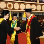 JAM-PEMBINAAN BAMBANG SUGENG RUKMONO DI KUKUHKAN MENJADI GURU BESAR ILMU HUKUM DAN PEMULIHAN ASET UNIVERSITAS SEBELAS MARET