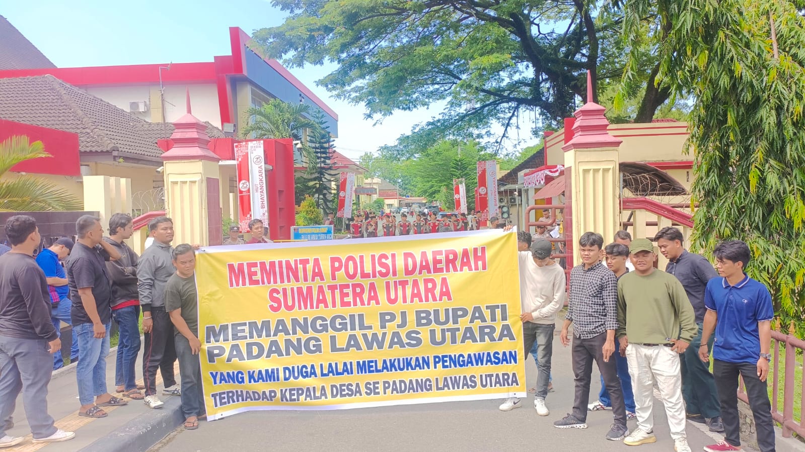 Unjuk Rasa Dugaan Korupsi, Minta Polda dan Kejati Sumut Panggil PJ Bupati Paluta, Deempatbelas.com