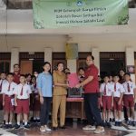 DOSEN UNIVERSITAS DHYANA PURA KEMBANGKAN OLAHAN SELADA LAUT DI SD SATHYA SAI DENPASAR