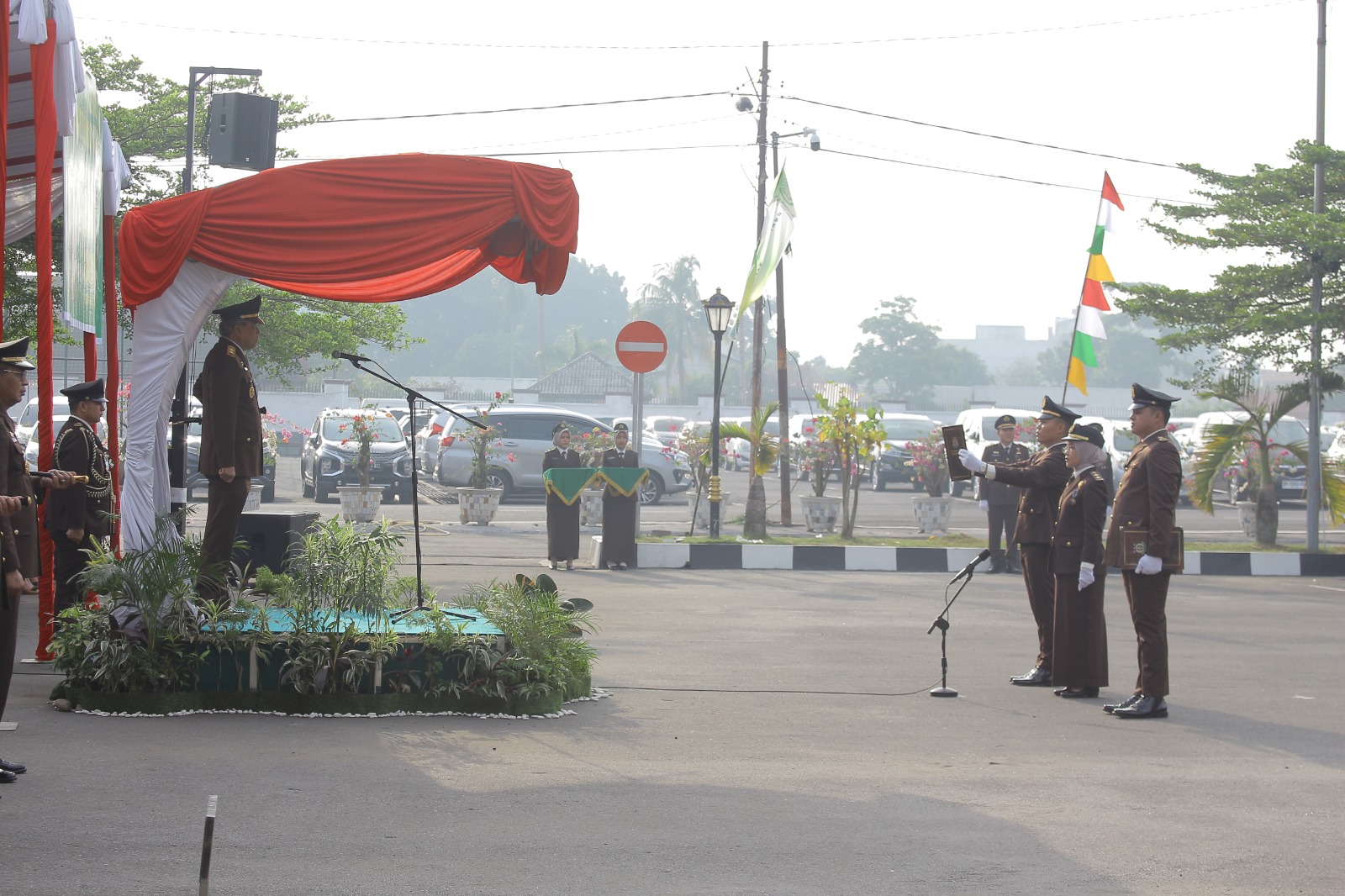 Upacara HBA ke-64, Kajati Sumut Serahkan Penghargaan Satya Lencana dan Ajak Jajaran Lakukan Evaluasi dan Introspeksi Diri, Deempatbelas.com