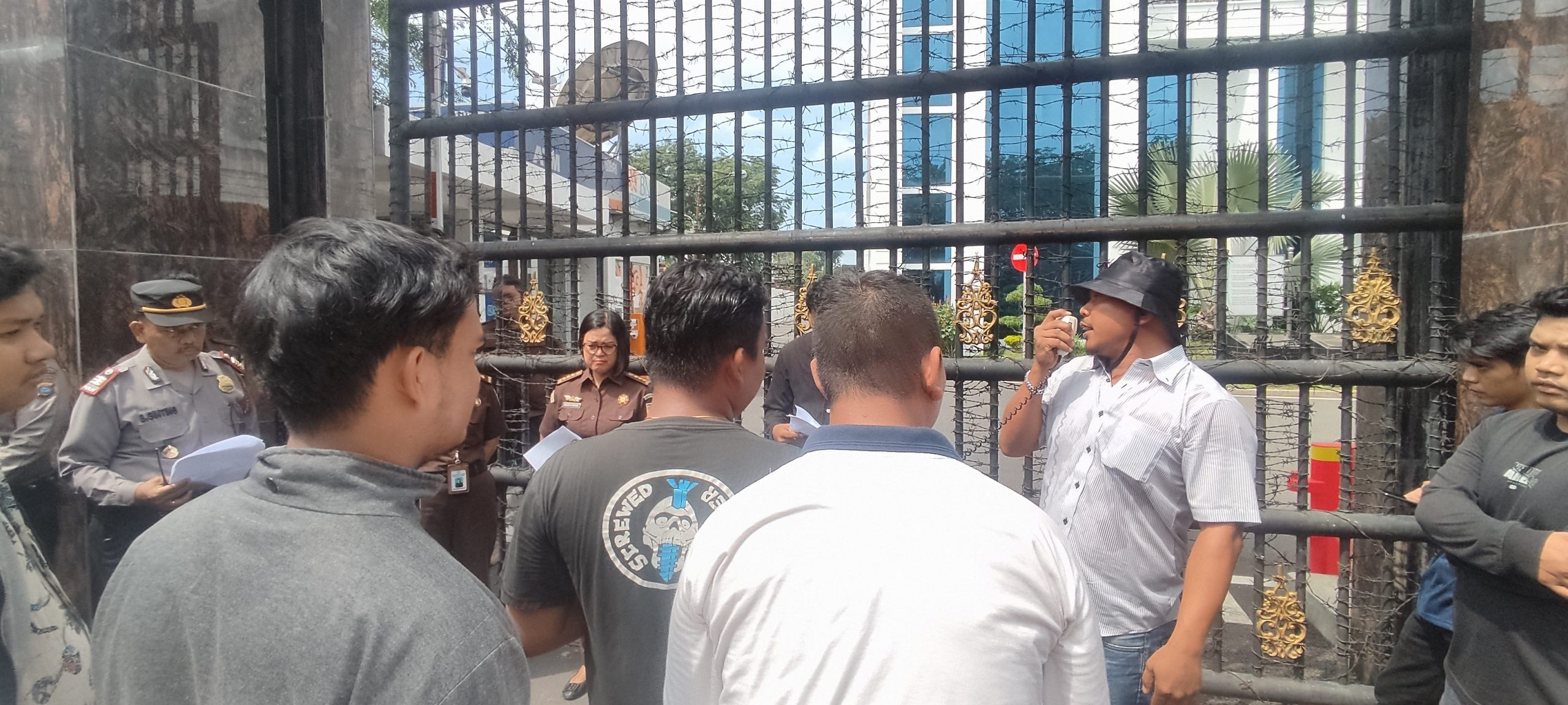 IMG_20240702_110333 Unjuk Rasa Dugaan Korupsi, Minta Polda dan Kejati Sumut Panggil PJ Bupati Paluta, Deempatbelas.com