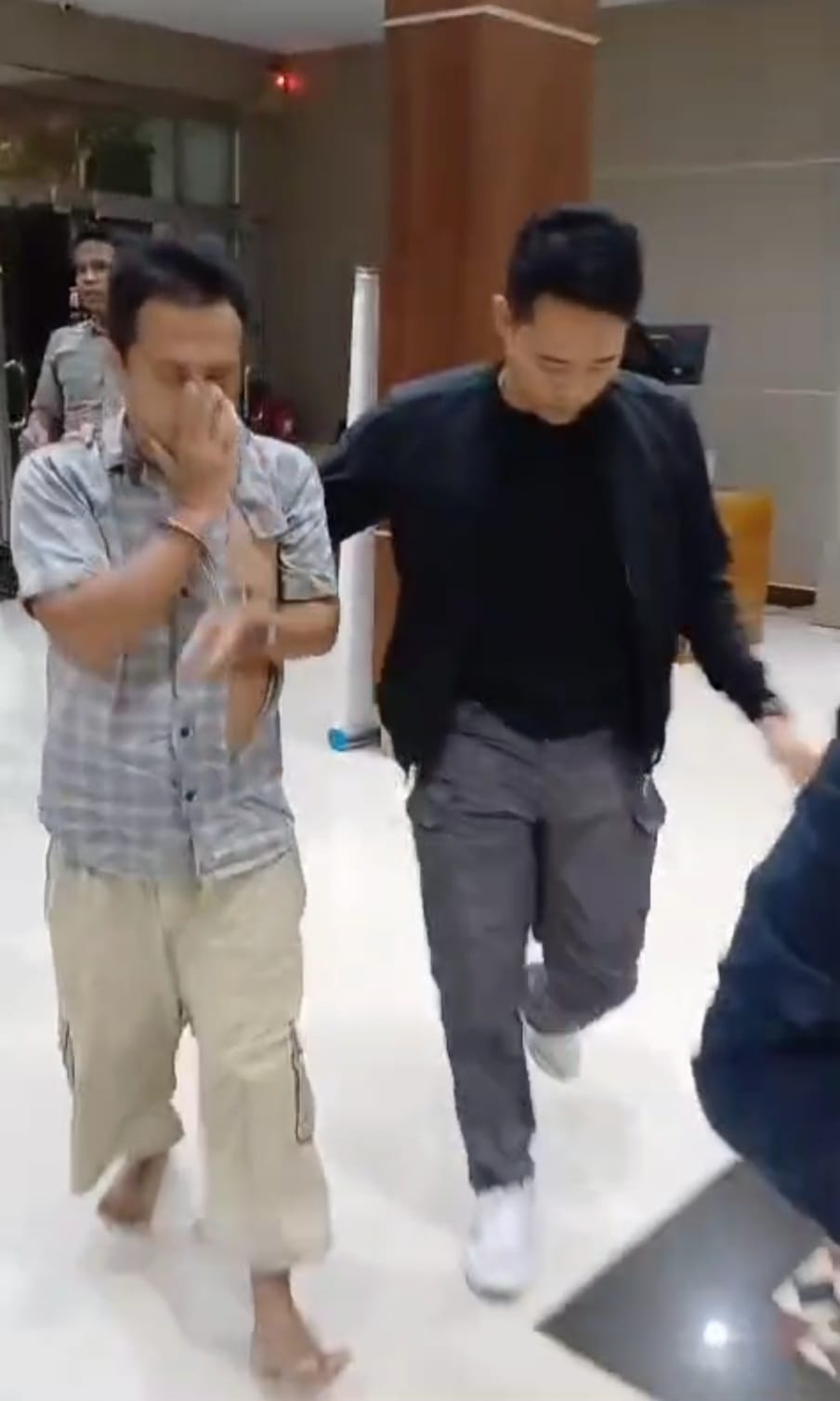 Tim Tabur Intelijen Kejati Sumut Amankan Terpidana Perkara UU ITE, Deempatbelas.com