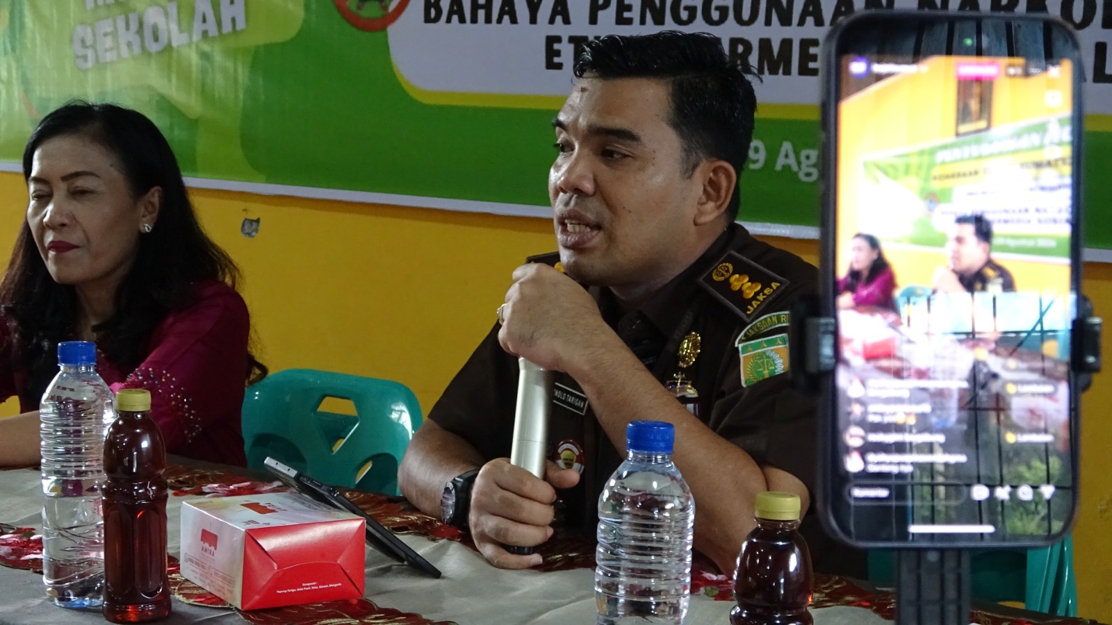 IMG-20240809-WA0043 Jelang HUT RI Ke-79 Jaksa Kejati Sumut Motivasi Siswa SMA N 1 Kutalimbaru Tanamkan Cinta Tanah Air, Jauhi Narkoba Serta Bijak Bermedia Sosial, Deempatbelas.com