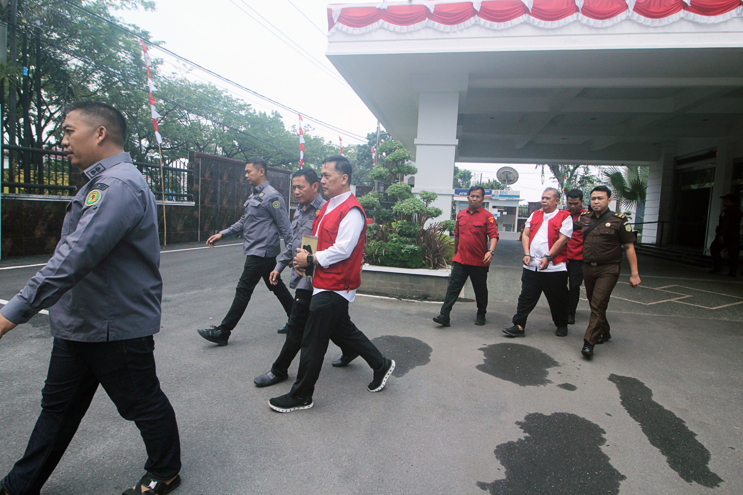 IMG-20240814-WA0263 Kejati Sumut Tahan Sekdis dan PPK Terkait Dugaan Korupsi Pengadaan APD Covid-19 Dinas Kesehatan Provsu Tahun Anggaran 2020, Deempatbelas.com