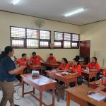 DOSEN UNIVERSITAS DHYANA PURA BERIKAN BANTUAN ALAT EDUKASI STUNTING DI SDN 11 SANUR