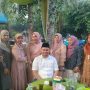 HADIRI PESTA KONDANGAN, CALON WAKIL BUPATI BATUBARA ASLAM DIKERUMUNI EMAK-EMAK MINTA SELFI