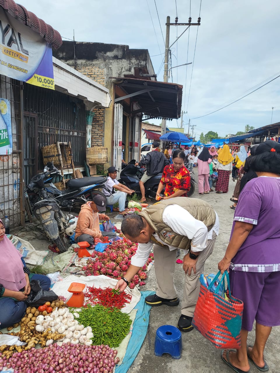 Saat Blusukan di Pasar Tradisional, Baharuddin-Syafrizal Dicurhati Pedagang Dan Diteriakin Nomor Dua Bahagia Saza, Deempatbelas.com