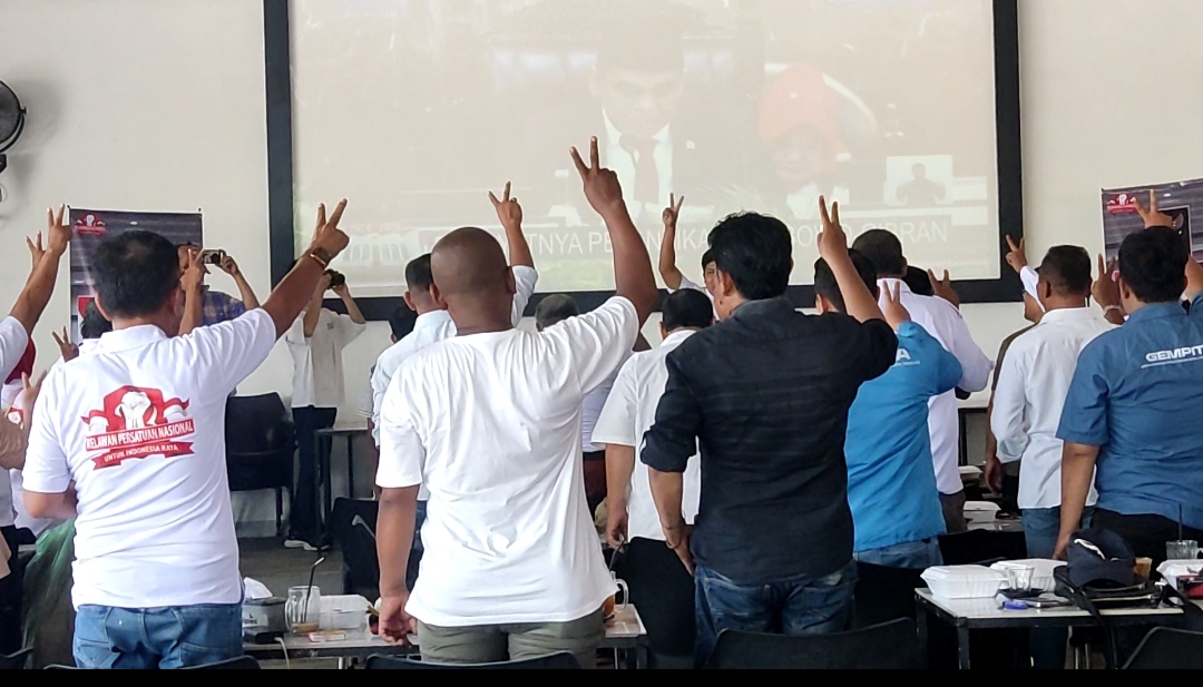 Gelar Nobar Pelantikan Presiden, Relawan Teriak Prabowo 2 Periode , Deempatbelas.com