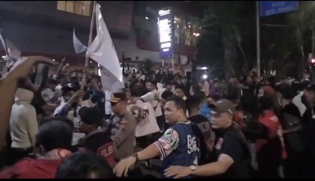 Debat Kedua Pilgubsu Memanas, Kedua Kubu Paslon 01 dan 02 Nyaris Baku Hantam , Deempatbelas.com
