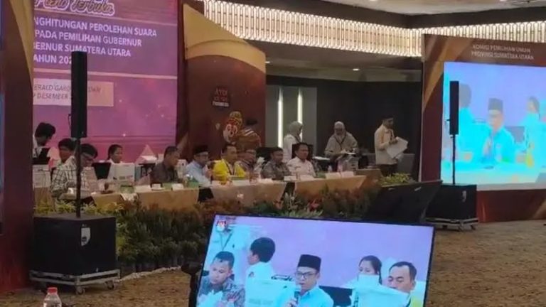 PILGUB SUMUT 2024: KPU TETAPKAN BOBBY-SURYA PEMENANG, EDY-HASAN TOLAK TANDA TANGAN PILGUB SUMUT 2024: KPU TETAPKAN BOBBY-SURYA PEMENANG, EDY-HASAN TOLAK TANDA TANGAN
