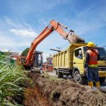 RUMAHNYA TERKENA DAMPAK PROYEK JALAN, WARGA TIGA PANAH TAGIH JANJI CAMAT HESBEL KAROSEKAKI TERKAIT GANTI RUGI 