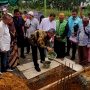 KELUARGA BESAR PROF MARWALI BERSAMA PJ BUPATI DELISERDANG DAN KETUA PSI SUMUT GROUND BREAKING RUMAH TAHFIZ DAN MUSHOLLA