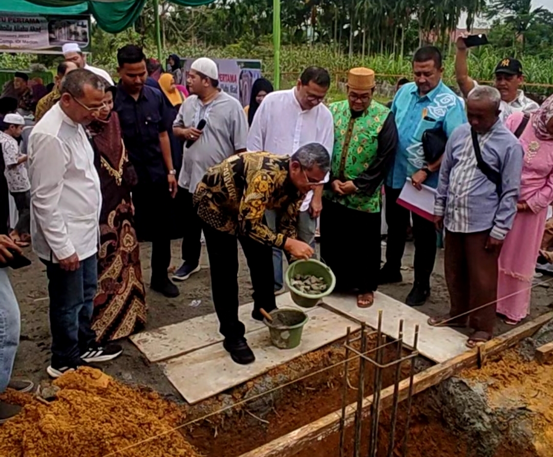 Keluarga Besar Prof Marwali Bersama PJ Bupati Deliserdang Dan Ketua PSI Sumut Ground Breaking Rumah Tahfiz dan Musholla, Deempatbelas.com