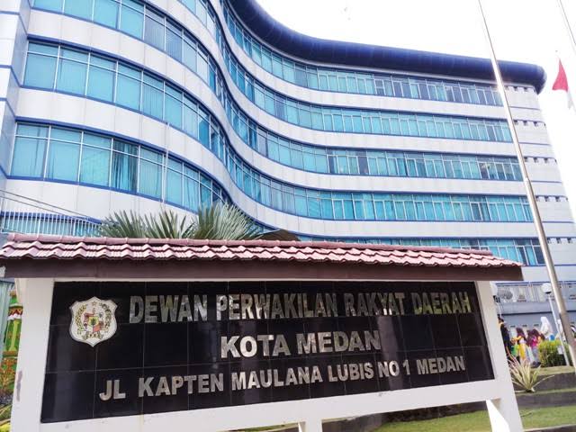 Dugaan Mark Up Pekerjaan Rehab Toilet Gedung DPRD Medan Anggaran Rp2 Miliar Diduga Melibatkan Anak Anggota Dewan , Deempatbelas.com
