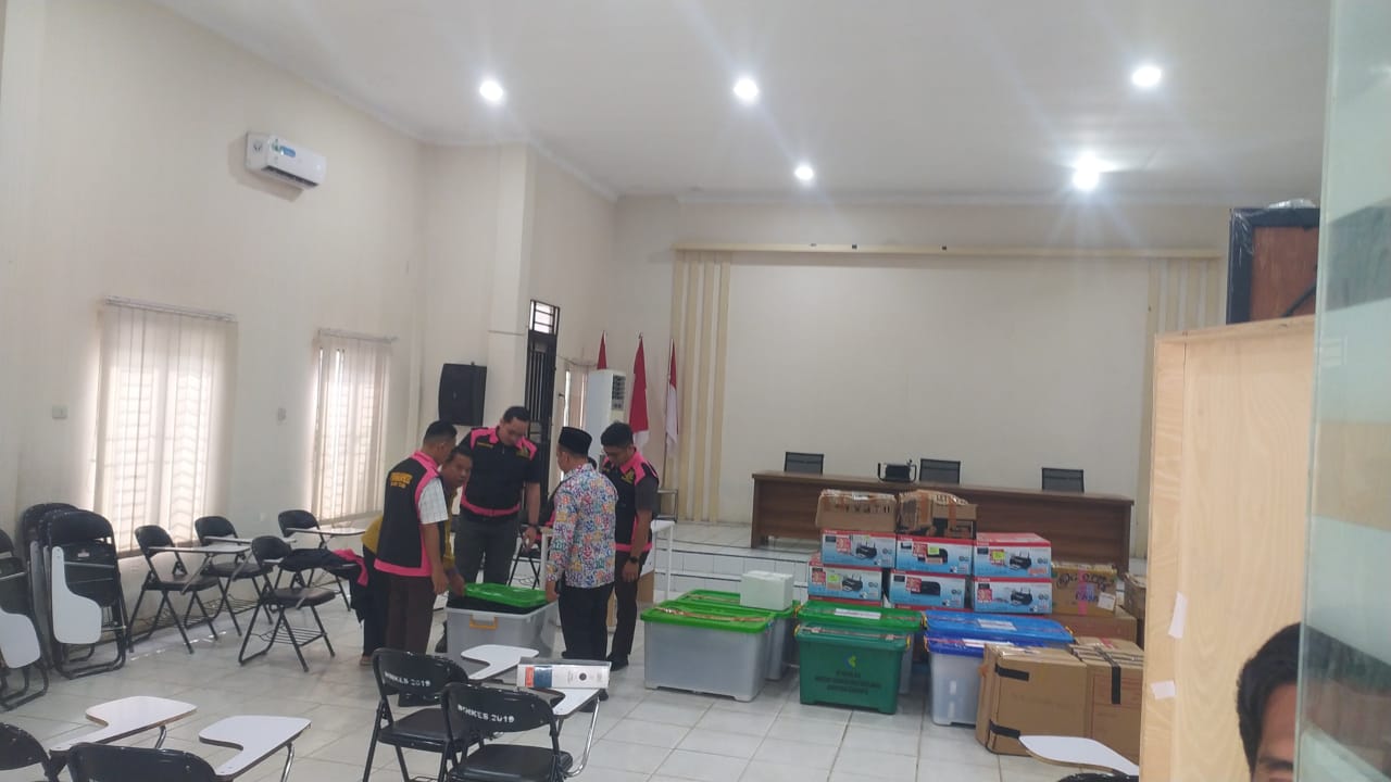 Kejari Geledah Kantor Dinas Kesehatan Batubara, Deempatbelas.com