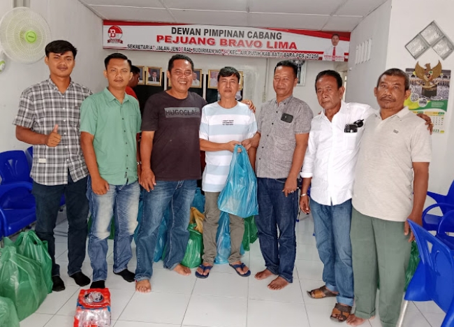 DPC Bravo Lima Kabupaten Batubara Bagikan Ratusan Paket Ramadhan Kepada Insan Pers, Deempatbelas.com