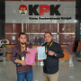 BUPATI LABURA DILAPORKAN KE KPK TERKAIT PROYEK RATUSAN MILIAR