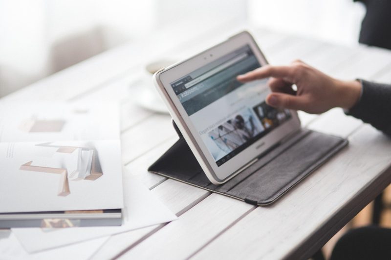 Habiskan Anggaran Rp1,5 Miliar Beli Laptop Baru, Tahun 2025 50 Anggota DPRD Medan Bakal Dapat Tablet Baru Anggaran Rp1,6 Miliar , Deempatbelas.com
